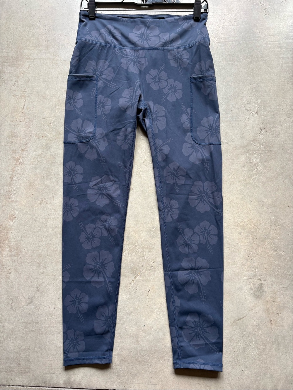 Okanui Everyday Legging - Tonal Hibiscus Navy